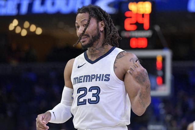 詹姆斯穿着独特配色的Lebron24，取得全面数据表现